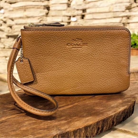 COACH Pebbled Leather Double Corner Zip Saddle Wristlet F66505 NWOT - Picture 1 of 7
